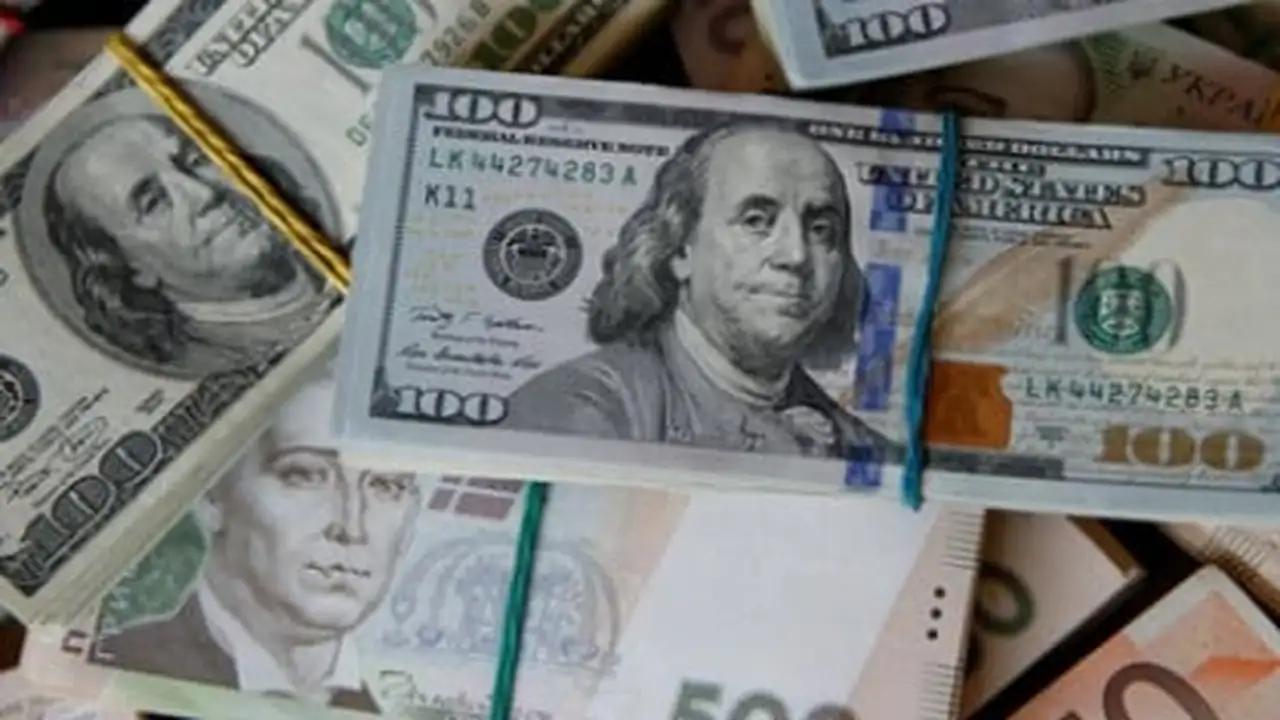 انخفاض قيمة الدولار الأمريكي في تعاملات اليوم السابع من شهر مارس